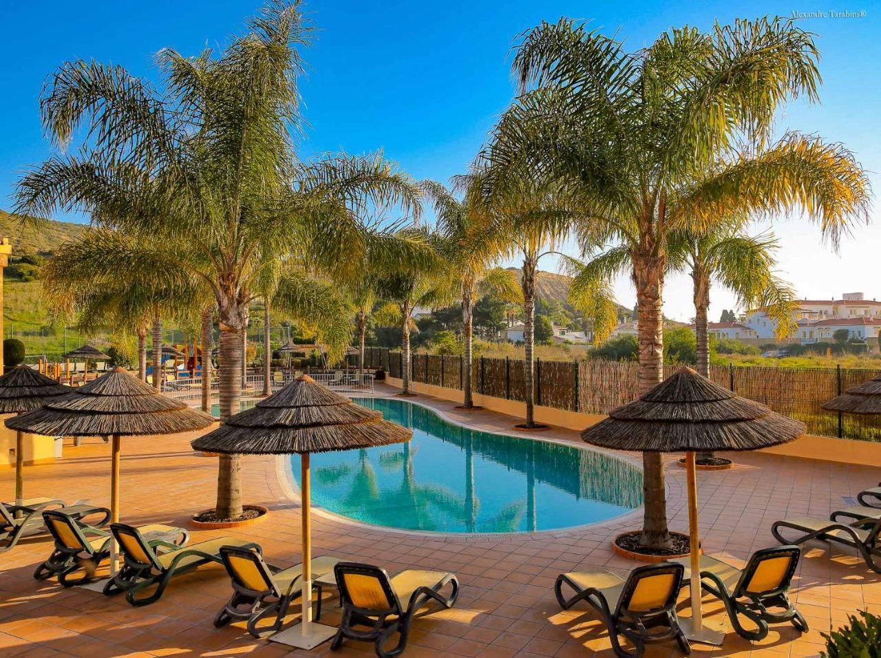 Luzbay Pool Apartments Ngoại thất bức ảnh