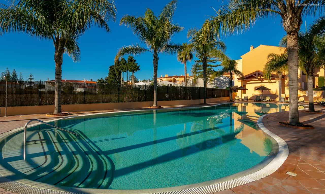 Luzbay Pool Apartments Ngoại thất bức ảnh
